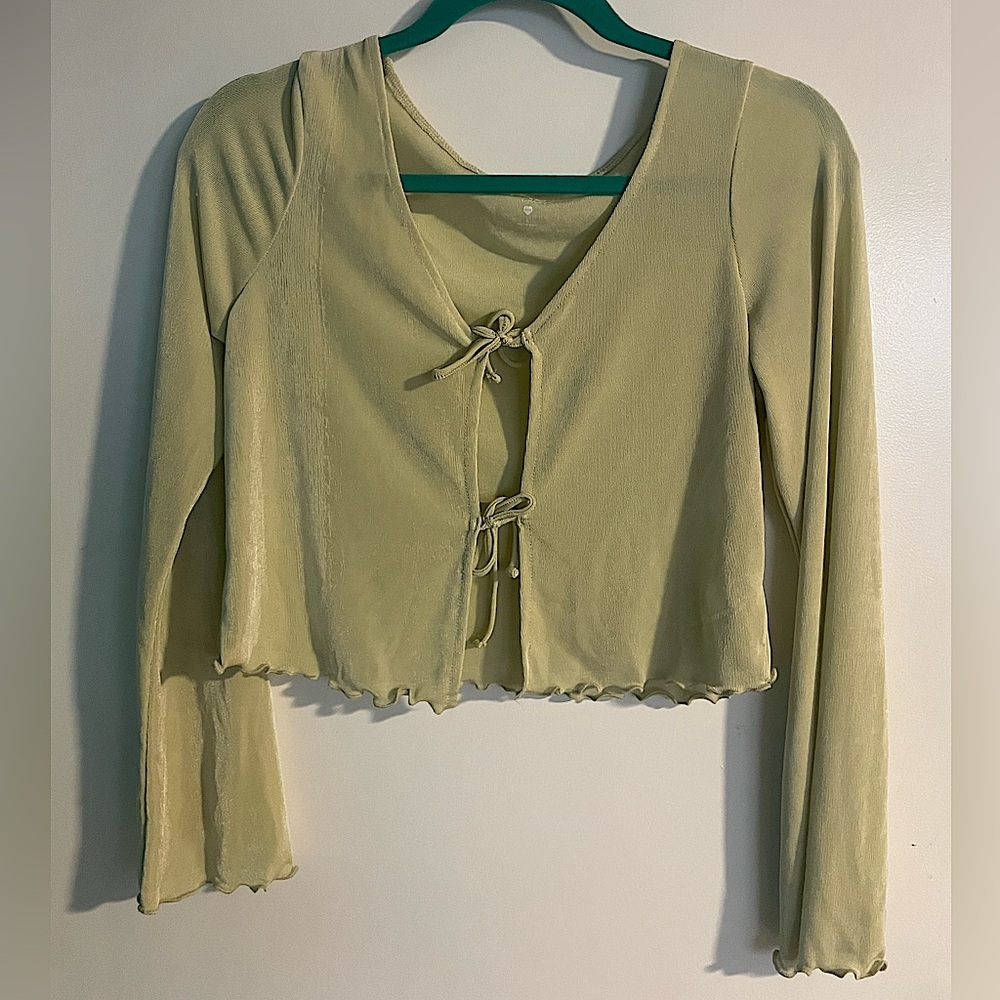 Cropped Green Shirt